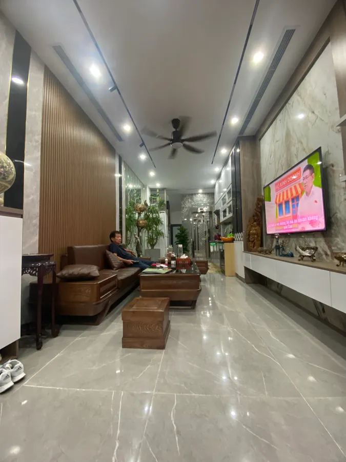 Cần Bán Nhà 6 Tầng Thang Máy Gần Phố Nguyễn Sơn, Ngọc Lâm, Ô tô Đỗ Cửa, 2 Thoáng, Giá 12,3 Tỷ - Ảnh 1